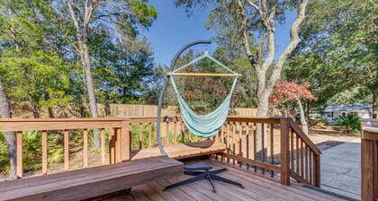 Gulf Breeze Home w/ Deck: Walk to Public Boat Ramp
