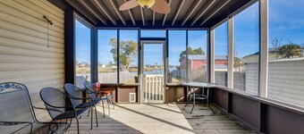Panama City Waterfront Escape: Fenced Yard & Dock!