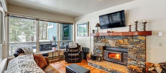 Meadow Creek Golf Resort Condo: Skiing & Lake Life