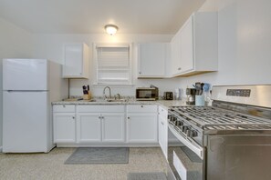 House (2 Bedrooms) | Interior - 5 Mi to City Park: Charming Home Near Nola! (Metairie)