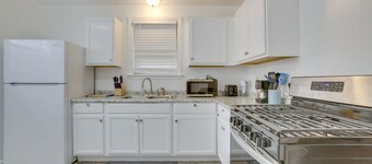 5 Mi to City Park: Charming Home Near Nola!