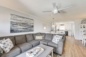 Apartment (2 Bedrooms) | Front of property - Ocean Isle Beach Condo w/ Balcony: Steps to Shore! (Ocean Isle Beach)
