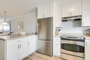 Apartment (2 Bedrooms) | Interior - Ocean Isle Beach Condo w/ Balcony: Steps to Shore! (Ocean Isle Beach)