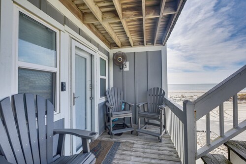 Ocean Isle Beach Condo w/ Balcony: Steps to Shore!