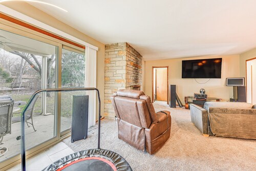 Convenient Racine Home: 4 Mi to Lake Michigan!