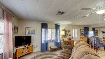 House (2 Bedrooms) | Interior