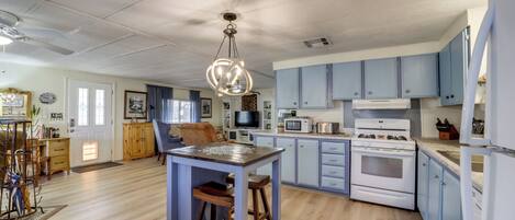 House (2 Bedrooms) | Interior