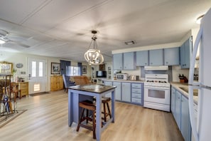 House (2 Bedrooms) | Interior - Near Hiking & Wineries: Charming Camp Verde Home! (Camp Verde)