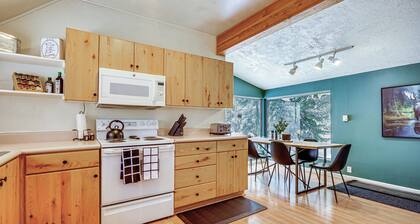 Solitude Mountain Cabin: Creek-side View & Hot Tub