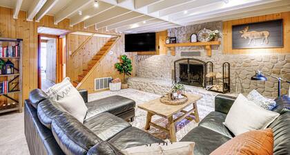 Solitude Mountain Cabin: Creek-side View & Hot Tub