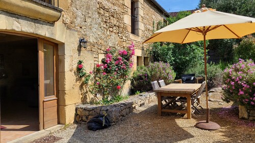 Agréable Maison en Pierres, à Quelques Minutes des Châteaux
