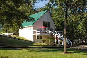 Comfort Chalet | Individually decorated, individually furnished, iron/ironing board - River Ridge Inn (Norfork)