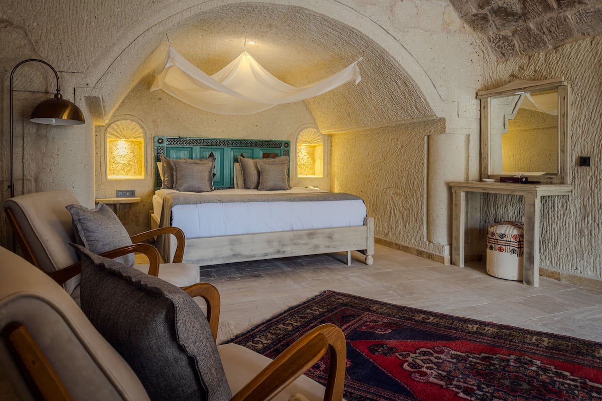 Cave Room with Jacuzzi | Egyptian cotton sheets, premium bedding, free minibar items