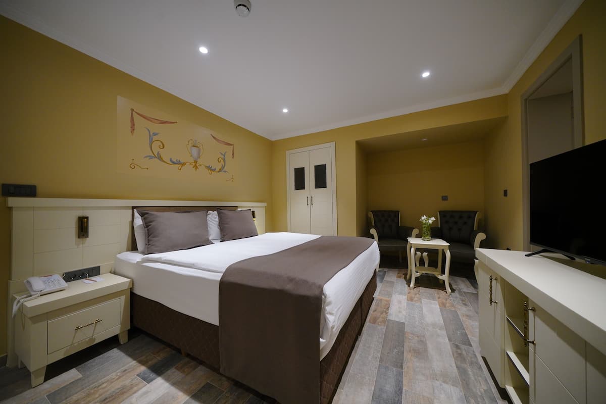 Exclusive Room, 1 Queen Bed, Garden View | 1 bedroom, Egyptian cotton sheets, premium bedding, free minibar items