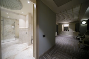 Presidential Room, 1 King Bed, Pool View | 1 bedroom, Egyptian cotton sheets, premium bedding, free minibar items