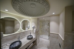 Presidential Room Zemi King Suite | Bathroom | Shower, rainfall showerhead, free toiletries, hair dryer - Zemi Hotel Cappadocia (Nevsehir)
