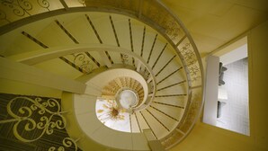 A spiral staircase with a central column and decorative railings. - Zemi Hotel Cappadocia (Nevsehir)