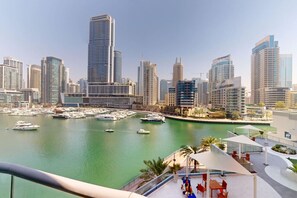 المنطقة المحيطة بالمنشأة