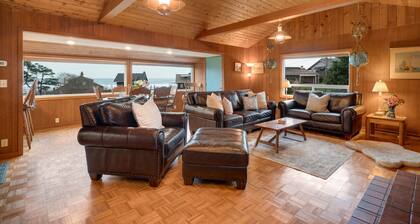 Beach Bungalow-Manzanita, Ocean View, perfect small family getaway. Dogs ok