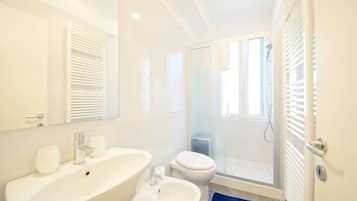 Apartment | Badezimmer | Dusche, Haartrockner, Bidet, Handtücher