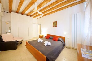 Apartment | 2 bedrooms, down comforters, desk, iron/ironing board - DolceVita Apartments N. 489 (Venice)