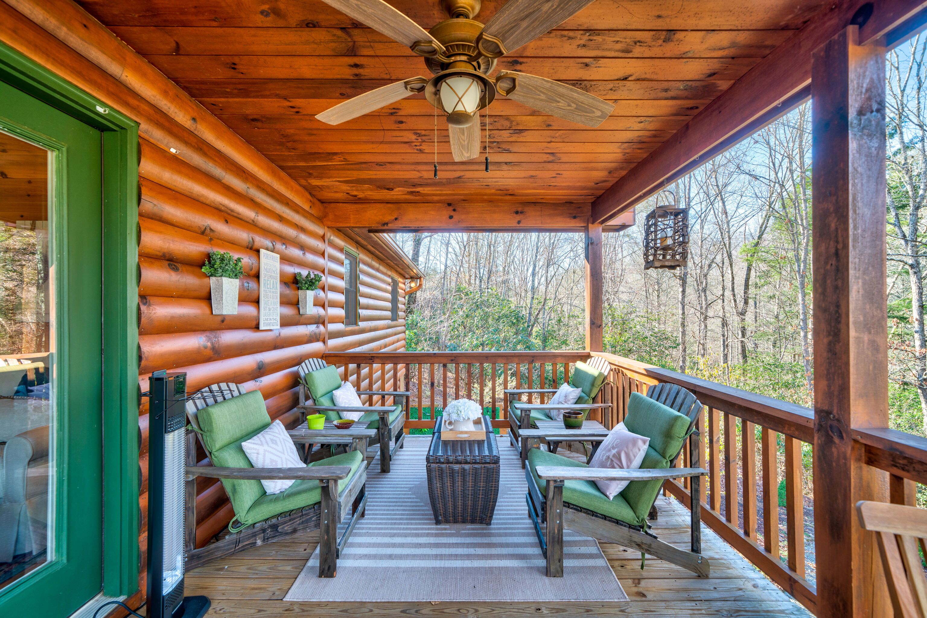Misty Creek Cabin – Private 3 BDR w\/ Game Room, Hot Tub, & More!