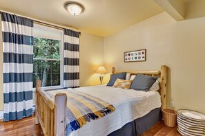 4 bedrooms, desk, iron/ironing board, free WiFi