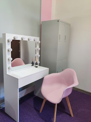 Bed in 5 bed Female Dormitory | Bộ đồ giường kháng dị ứng, truy cập Internet không dây miễn phí 