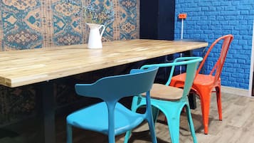 Tủ lạnh, lò vi sóng, bếp nấu, vỉ nướng