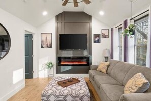 Smart TV y chimenea 