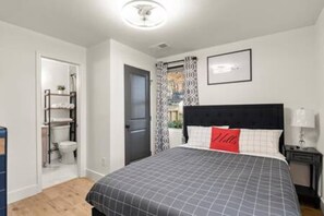 2 室のベッドルーム、アイロン / アイロン台、WiFi (無料)、ベッドシーツ