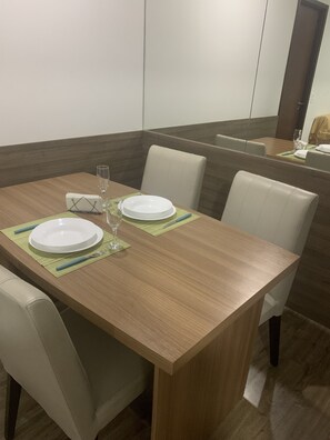 Dining - Apartamento Charmoso Perto de Belas Praias, Shoppings, Eventos e Shows (Jacarepaguá Rio de Janeiro)