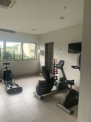 Fitness facility - Apartamento Charmoso Perto de Belas Praias, Shoppings, Eventos e Shows (Jacarepaguá Rio de Janeiro)