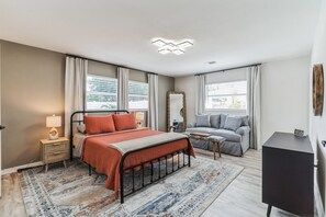 3 soverom, skrivebord, strykejern/-brett og wi-fi (inkludert)