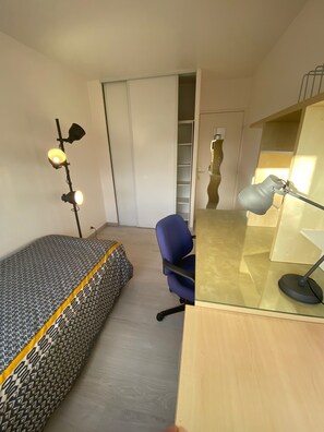 3 chambres, fer et planche à repasser, Wi-Fi gratuit, draps fournis
