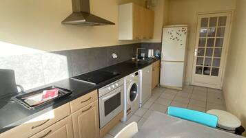 Réfrigérateur, micro-ondes, four, lave-vaisselle