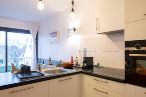 Fridge, microwave, oven, dishwasher