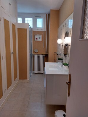 Shower, hair dryer, towels, toilet paper
