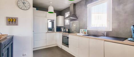 Réfrigérateur, micro-ondes, four, lave-vaisselle