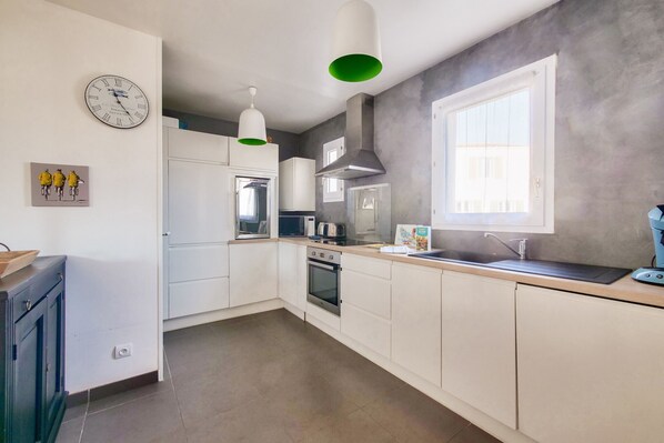 Fridge, microwave, oven, dishwasher