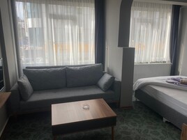 Suite estudio Confort | Ropa de cama de alta calidad, escritorio, sistema de insonorización