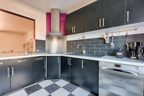 Kühlschrank, Mikrowelle, Ofen, Geschirrspüler