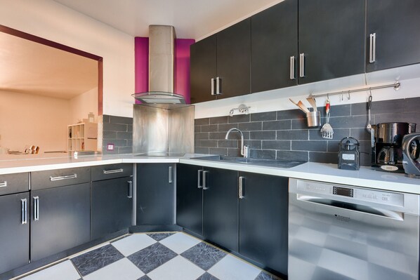 Fridge, microwave, oven, dishwasher