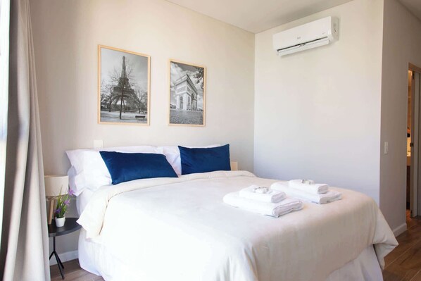 2 bedrooms, desk, iron/ironing board, WiFi
