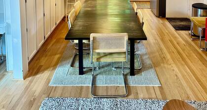 Best Vacation Home in Arlington, 4 bedrooms 3 full bath, 8 beds, 12 guests