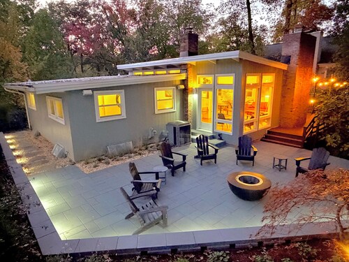 Best Vacation Home in Arlington, 4 bedrooms 3 full bath, 8 beds, 12 guests