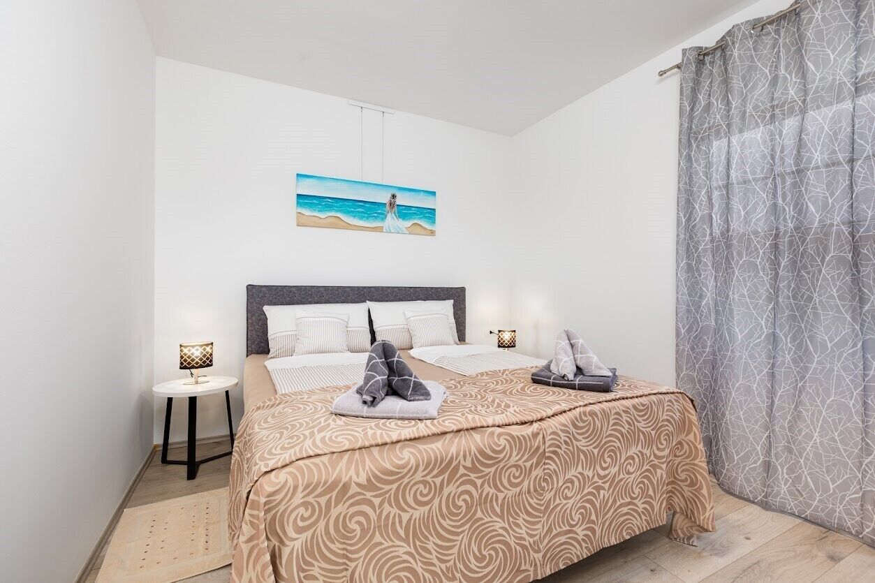 3 bedrooms, WiFi, bed sheets