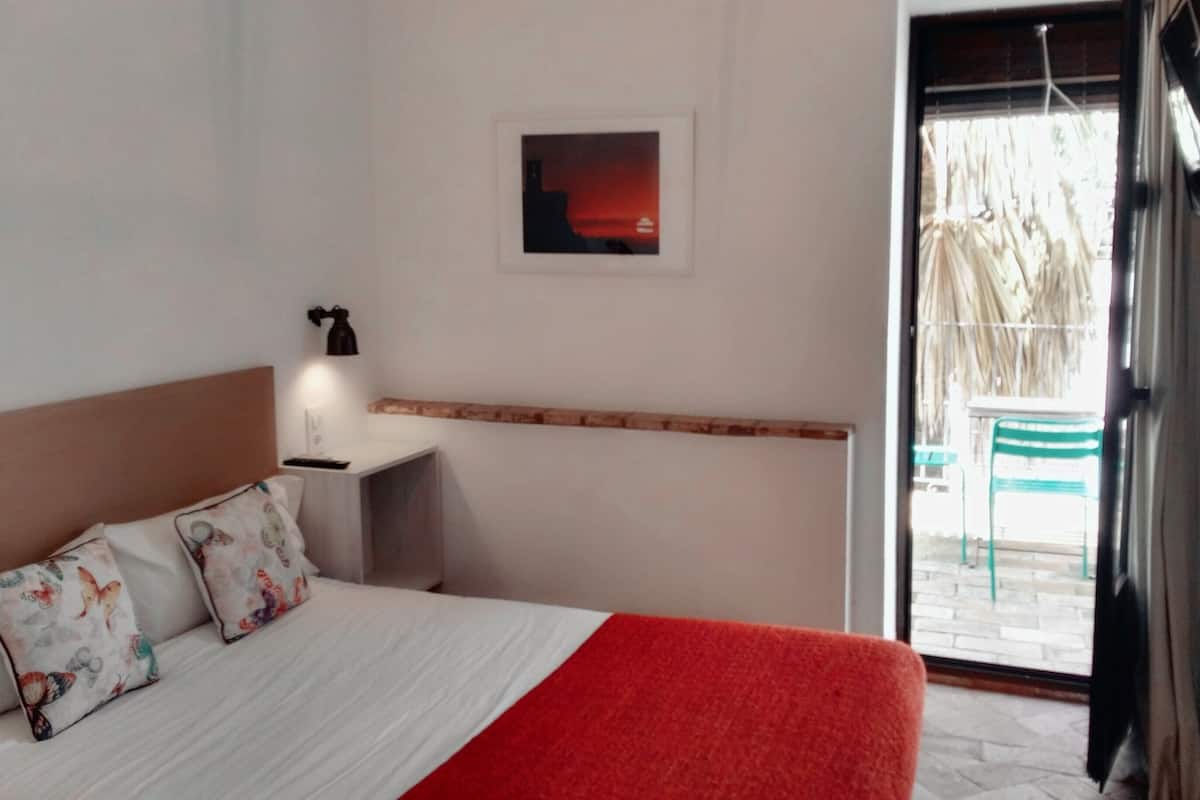 Kamar Double, teras | Seprai premium, selimut bulu angsa, meja kerja, dan Wi-Fi gratis