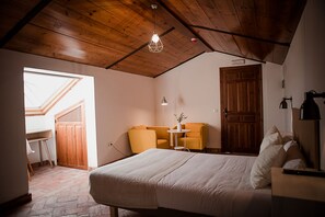 Premium bedding, down duvets, desk, free WiFi