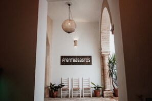 Interior - Hostel Café FRENTEABASTOS (Carmona)